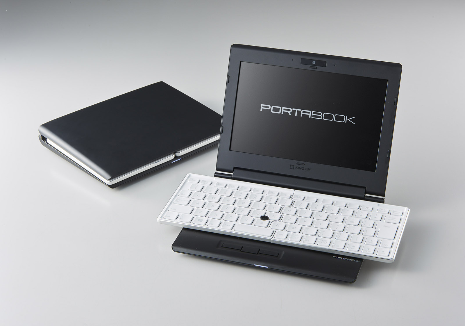 キングジムの折り畳めるキーボード搭載PC「PORTABOOK XMC10」が定価9万 