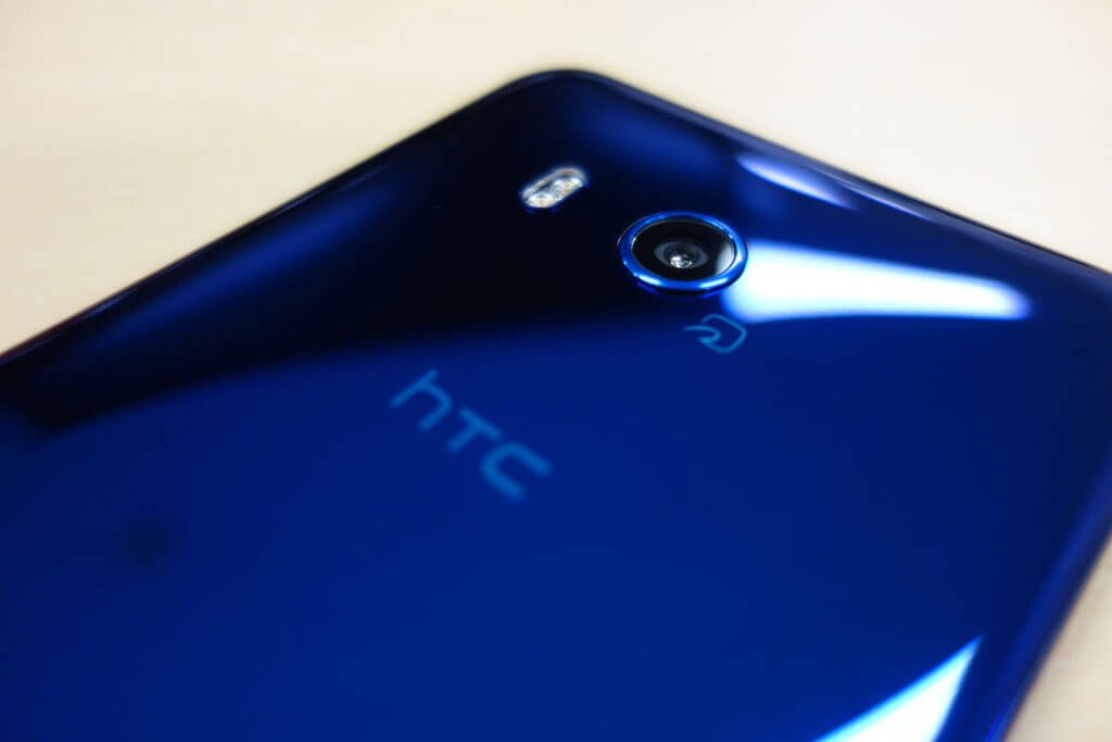 HTC 601 u11  　きれい！　カメラ評価高　Android