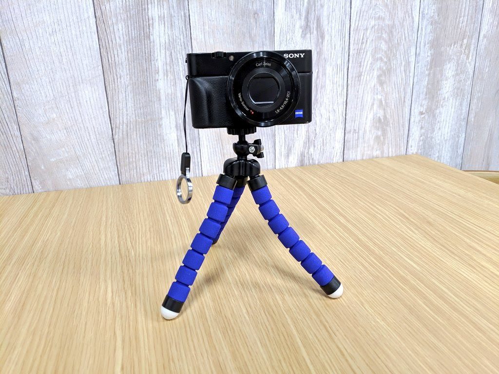 ダイソーで売っている カメラ三脚 フレキシブルタイプ が軽くて使いやすい クリエイタークリップ