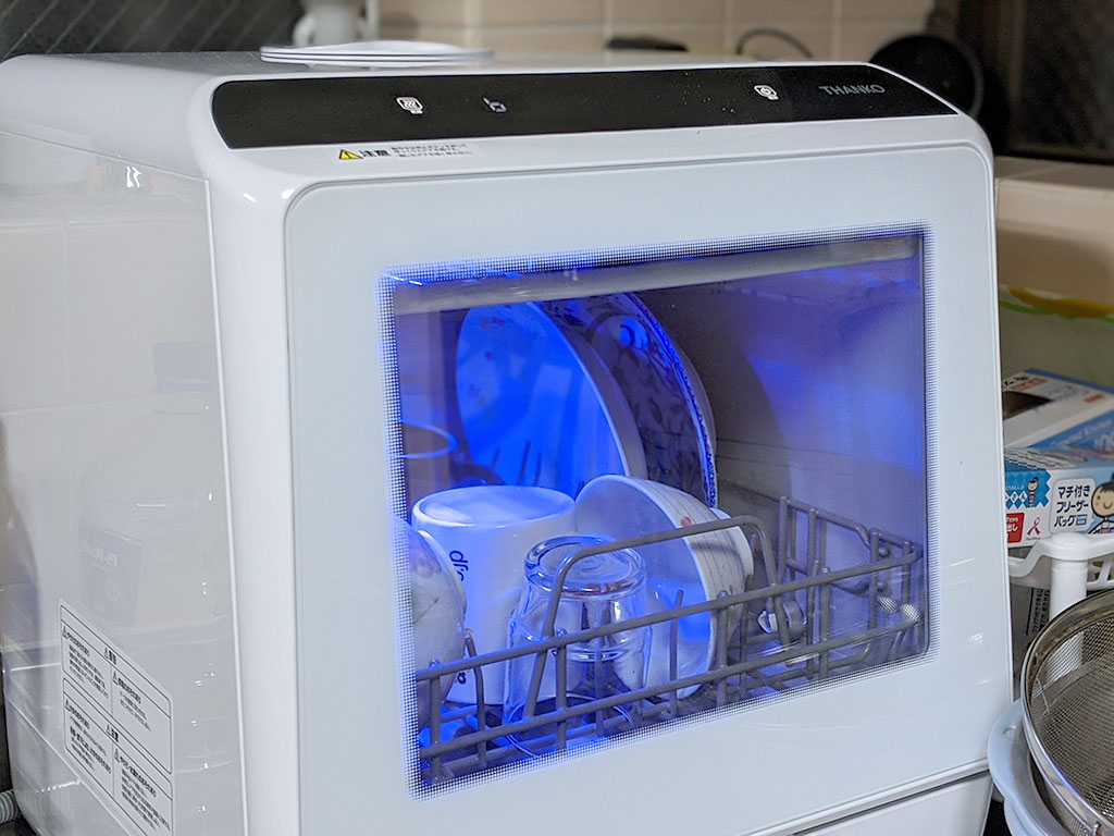 【レビュー】サンコーレアモノショップの小型食洗機「ラクア」を導入。工事不要のタンク式で3万切りの価格破格モデル