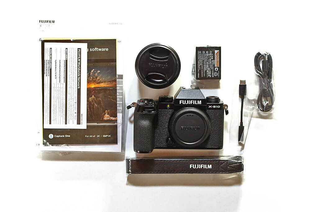 初めてのミラーレスカメラ「FUJIFILM X-S10」レビュー！しっかり握れる 