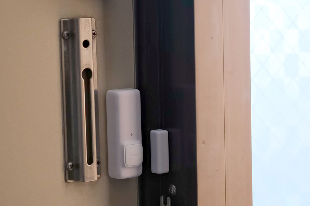 「SwitchBot開閉センサー（W1201500）」レビュー。ドアの開閉と照度センサーで家電の操作ができるスマートデバイス